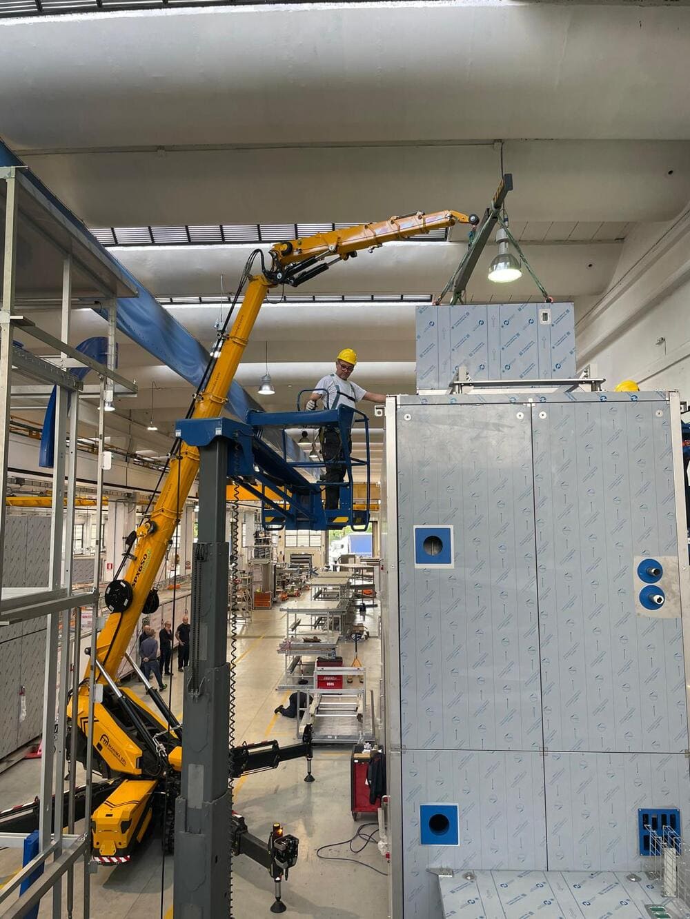 azienda noleggio gru e piattaforme aeree