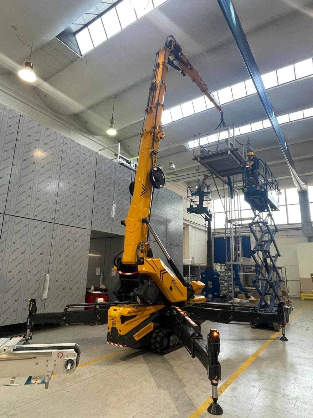 azienda noleggio gru e piattaforme aeree