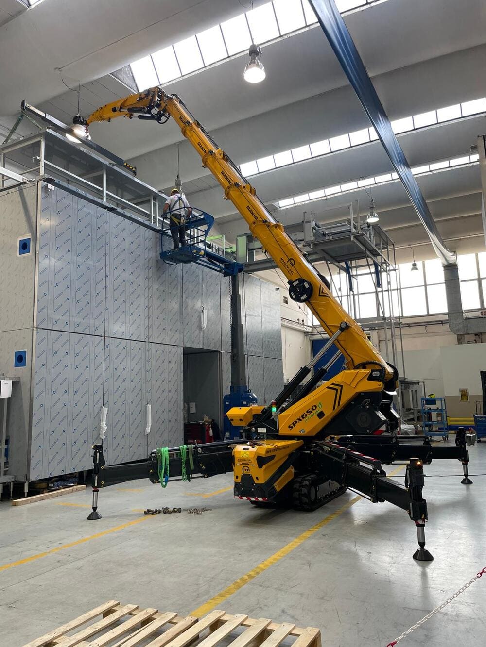 azienda noleggio autogru e piattaforme aeree