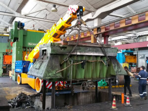 smontaggio pressa industriale